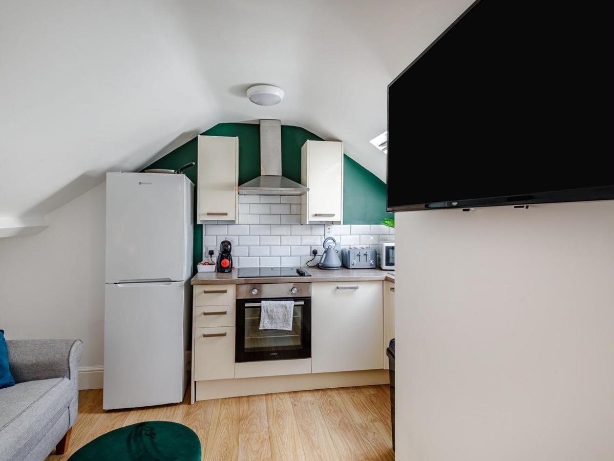 Modern Apartment In Central Линкълн Екстериор снимка