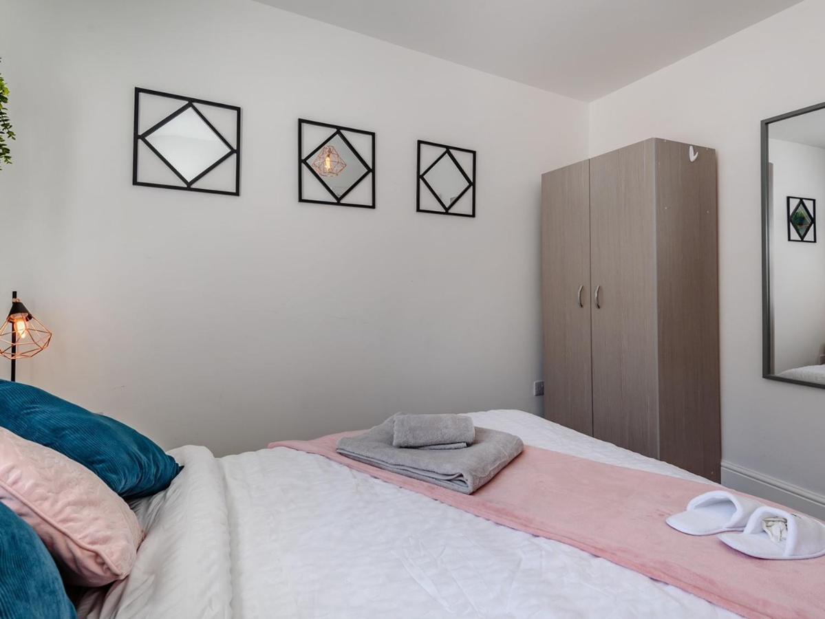 Modern Apartment In Central Линкълн Екстериор снимка