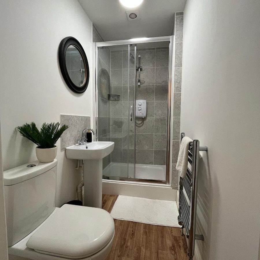 Modern Apartment In Central Линкълн Екстериор снимка